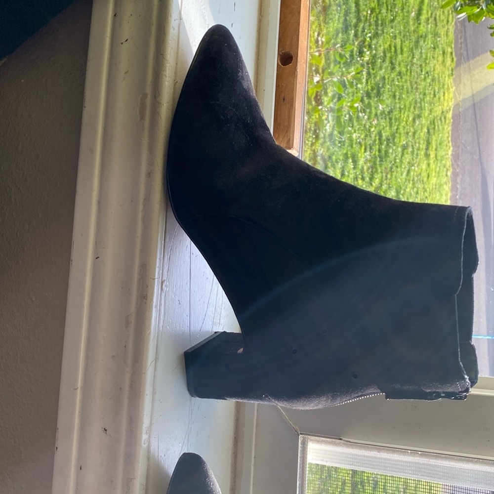 Cole Haan booties 🖤